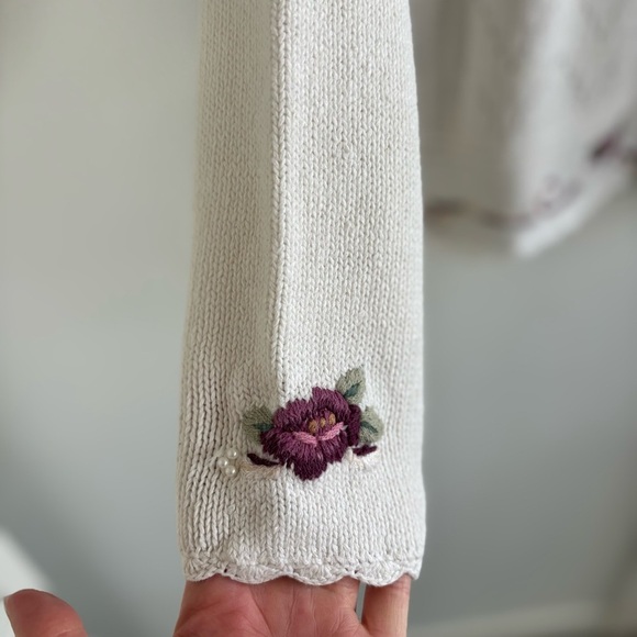 Handmade Vintage Women's Unique Floral Knit White Sweater Button Details Medium - Picture 5 of 10